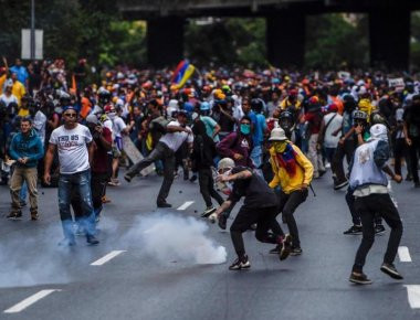 Βενεζουέλα: Οργή για τη δολοφονία διαδηλωτή από πυρά αστυνομικών